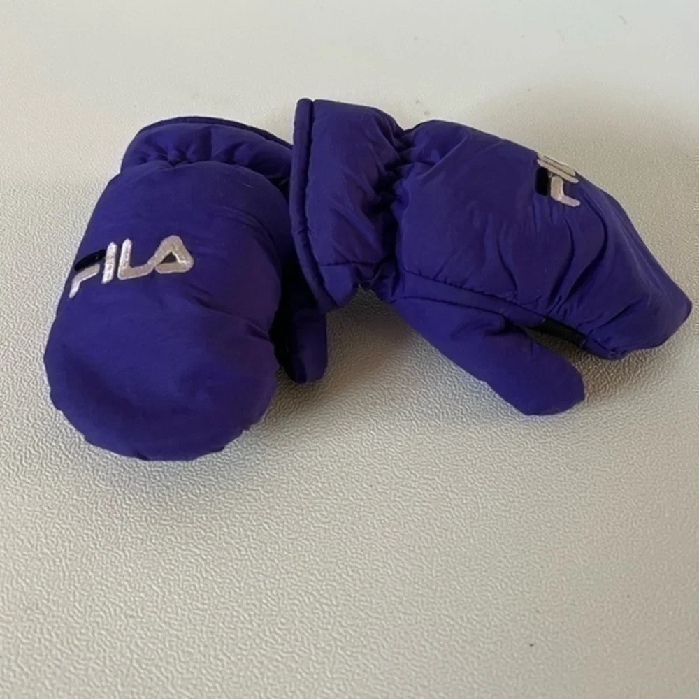 Fila, children’s Thinsulate lined,S, mittens, nylon shell, with bonus mittens